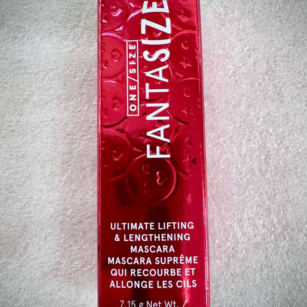 Fantasize Bold Red Mascara